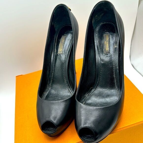 LOUIS VUITTON PATENT GOLD LOCK PLATFORM PEEP TOE PUMPS WITH BOX & DUSTBAG - Picture 7 of 14